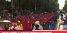 Messico, cittadini in marcia per ricordare studenti rapiti