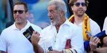 Mel Gibson allo stadio per Roma-Verona (con sciarpa giallorossa). FOTO