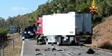 Incidente stradale nel Materano, scontro auto-camion: quattro morti