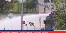Frecce contro la polizia vicino all’ambasciata Usa a Bogotá