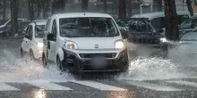 Meteo, allerta maltempo per temporali e vento: le regioni a rischio