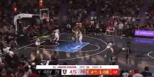 WNBA, dagli spalti arriva un sex toy in campo