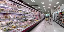 Alimentare, l'Italia va al risparmio: è l'era del 'deconsumismo'