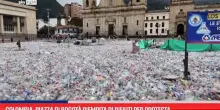 Colombia, piazza di Bogotà riempita di rifiuti per protesta