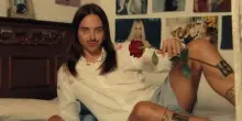 Tommy Cash lancia il videoclip di 'Ok', girato in Italia