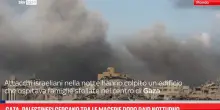 Gaza, palestinesi cercano tra le macerie dopo raid notturno