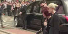 Funerale Ozzy Osbourne, moglie e figli al corteo funebre