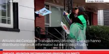 Chicago, volontari distribuiscono opuscoli sui diritti