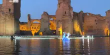 Caracalla, Aterballetto e Gauthier Dance danzano sull'acqua