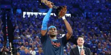 Gilgeous-Alexander riceve il premio di MVP prima di gara-2