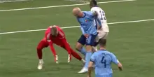 La prendo io o la prendi tu? La prende Jackson e fa gol