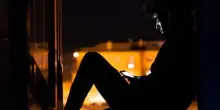 Adolescenti, dormire poco rallenta lo sviluppo del cervello. Lo studio