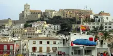 Allarme serpenti a Ibiza, panico tra i turisti: sanno anche nuotare