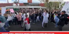 Buenos Aires, protesta medici specializzandi per salari