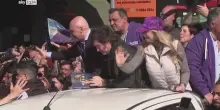 Argentina, lancio di pietre contro Milei a Buenos Aires