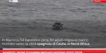 Marocco, decine di bambini migranti nuotano verso Ceuta