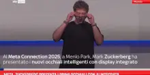 Meta, Zuckerberg presenta i primi occhiali con AI integrata