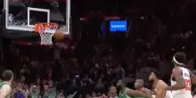 Mitchell Robinson non sfiora nemmeno il ferro: è il peggior libero di sempre? VIDEO