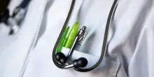 Scabbia, aumentano i casi in Italia: i sintomi e come si trasmette