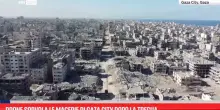 Drone sorvola le macerie di Gaza City dopo la tregua
