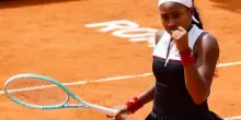 Gauff batte Zheng dopo 3h30': finale con Paolini