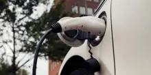 Bollo auto elettriche e ibride, costi ed esenzioni: cosa sapere