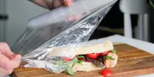 Estate, quali alimenti è meglio non avvolgere nella pellicola?