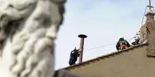Conclave, installato il comignolo per la fumata sulla Cappella Sistina
