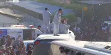 I detenuti palestinesi arrivano in bus al Nasser Hospital