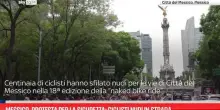 Messico, protesta per la sicurezza: ciclisti nudi in strada