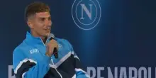 Di Lorenzo in versione Carrà: canta 'Pedro'