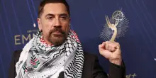 Emmy 2025, Javier Bardem con la kefiah. VIDEO