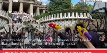 Barcellona, protesta contro overtourism con pistole ad acqua