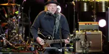 Neil Young, brano contro Elon Musk: 'Se sei fascista compra una Tesla'