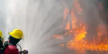 Spagna, esplosioni e incendio in una fabbrica di batterie litio