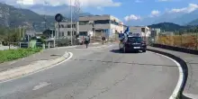 Incidente in Valcamonica, in gravi condizioni il 23enne che viaggiava sul tetto della auto