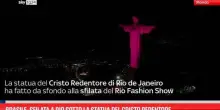 Brasile, sfilata a Rio sotto la statua del Cristo Redentore