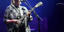 Neil Young pubblica la canzone Big Crime contro Donald Trump