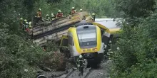Germania, deraglia treno con 100 passeggeri: morti e feriti