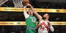 NBA, la super schiacciata di Cooper Flagg contro Toronto