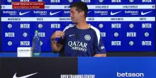 Chivu show in conferenza: cimici nella maglietta e urla