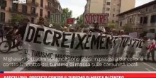 Barcellona, proteste per sovraffollamento turistico