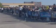 Napoli, lo scatto (scudetto?) di Conte coi tifosi