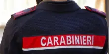 Napoli, lanciano droga dalla finestra: un arresto e una denuncia