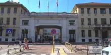 Grugliasco, uomo uccide a coltellate la moglie davanti alla figlia