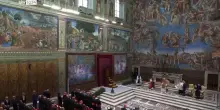 Capella Sistina, l'uscita di Papa Leone XIV, Re Carlo e Camilla