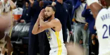 Curry abbatte Denver: 42 punti e buonanotte ai Nuggets dopo un supplementare. VIDEO