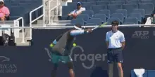 Atp Cincinnati, Tiafoe si infortuna e scaraventa la pallina