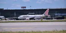 Uomo risucchiato da motore aereo a Orio al Serio: cosa sappiamo