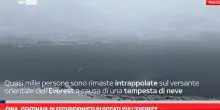 Cina, centinaia di escursionisti bloccati sull’Everest